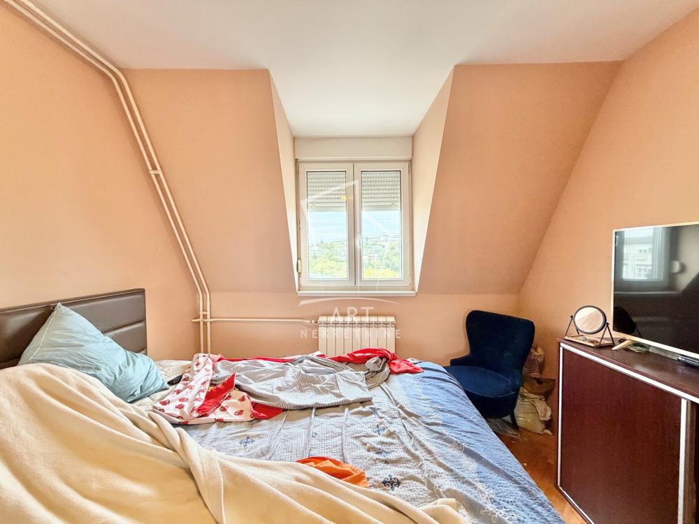 Stan na prodaju u Beogradu, Kumodraž, troiposoban, 96m2, cena 316000 evra