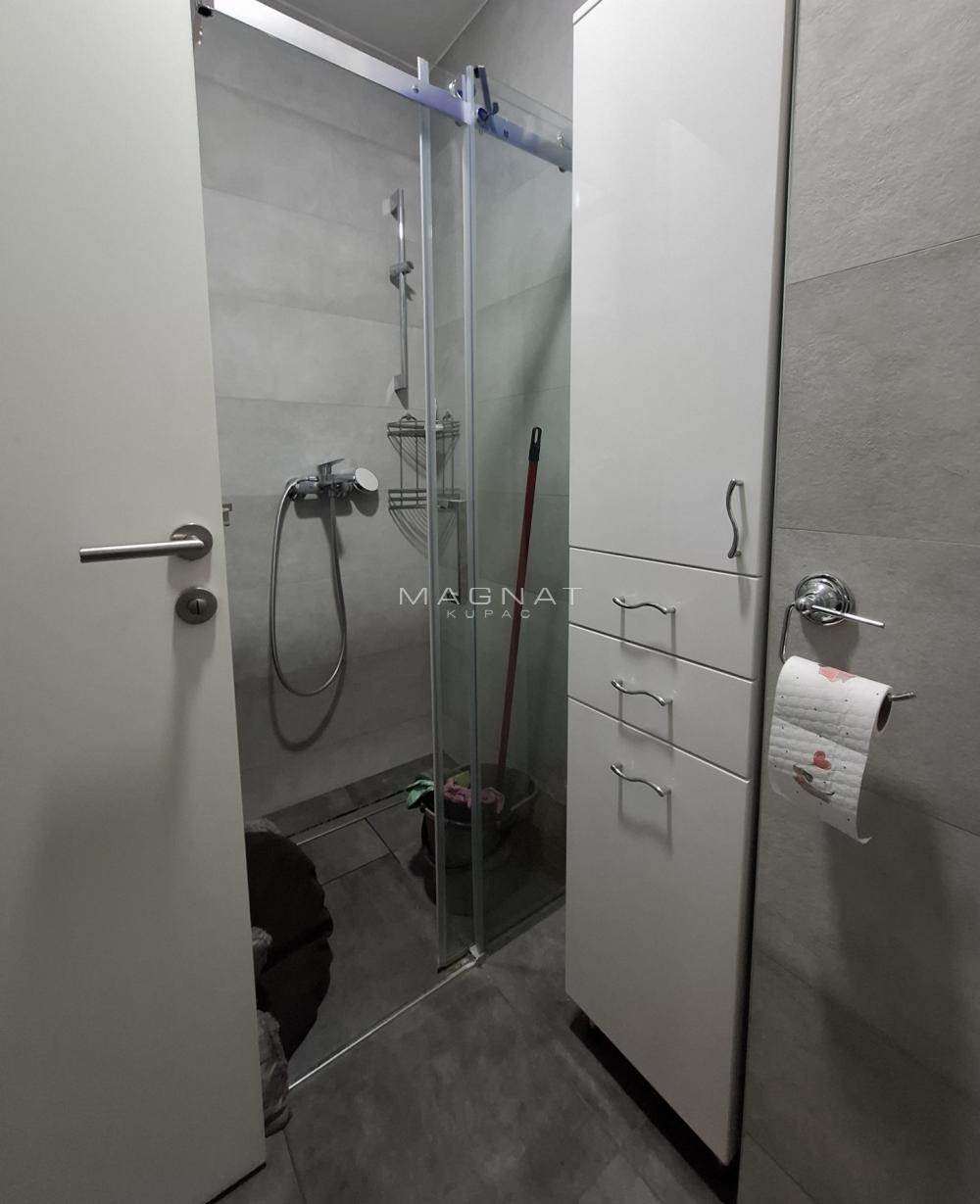 Stan na prodaju u Beogradu, Banjica, cetvorosoban, 83m2, cena 273000 evra