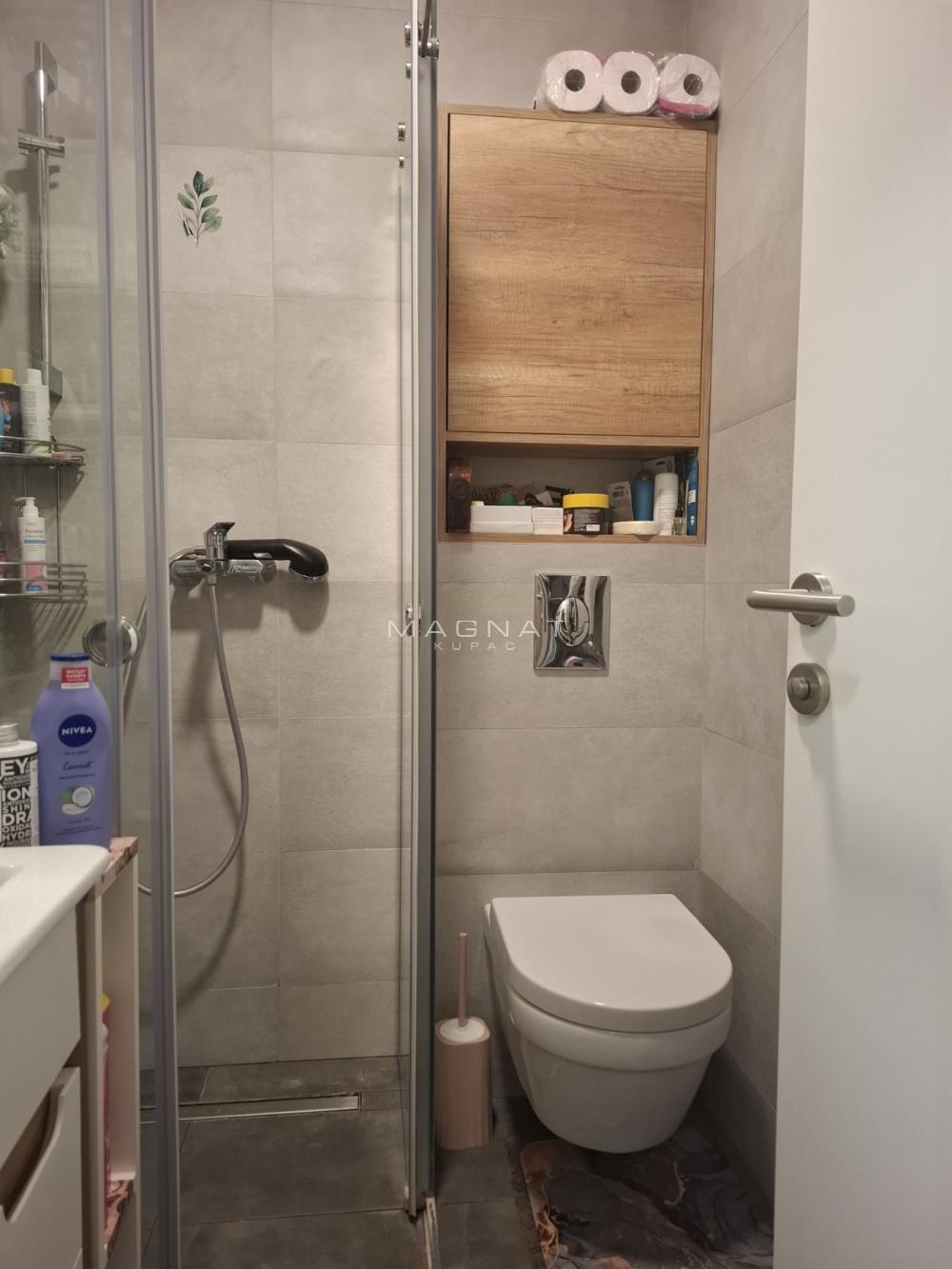 Stan na prodaju u Beogradu, Banjica, cetvorosoban, 83m2, cena 273000 evra