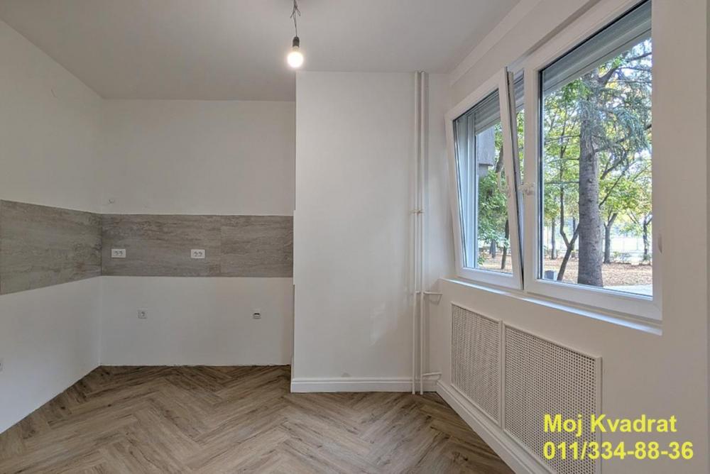 Stan na prodaju u Beogradu, Novi Beograd blok 11 (Hotel Jugoslavija), dvoiposoban, 60m2, cena 275000 evra