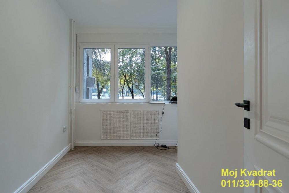 Stan na prodaju u Beogradu, Novi Beograd blok 11 (Hotel Jugoslavija), dvoiposoban, 60m2, cena 275000 evra