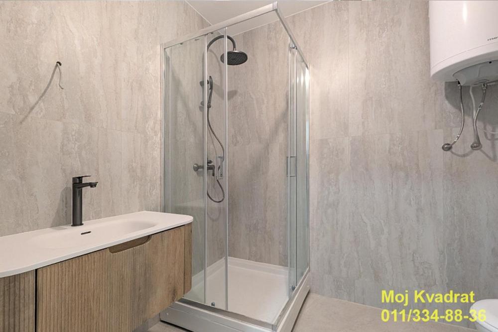 Stan na prodaju u Beogradu, Novi Beograd blok 11 (Hotel Jugoslavija), dvoiposoban, 60m2, cena 275000 evra