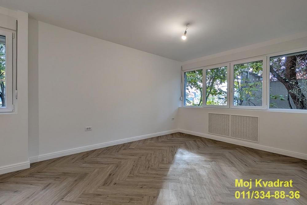 Stan na prodaju u Beogradu, Novi Beograd blok 11 (Hotel Jugoslavija), dvoiposoban, 60m2, cena 275000 evra