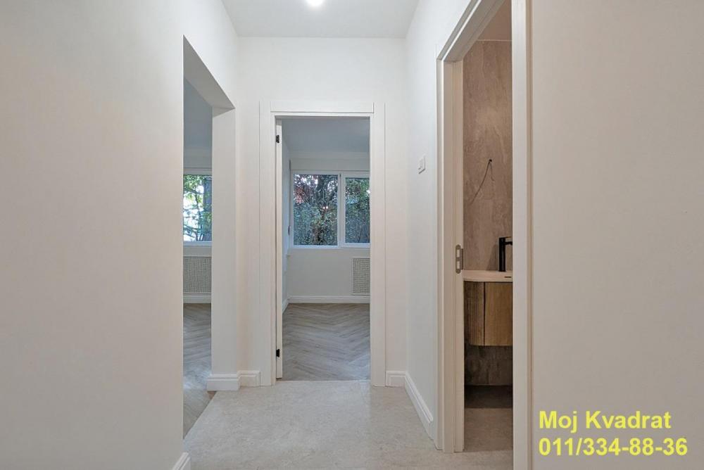 Stan na prodaju u Beogradu, Novi Beograd blok 11 (Hotel Jugoslavija), dvoiposoban, 60m2, cena 275000 evra