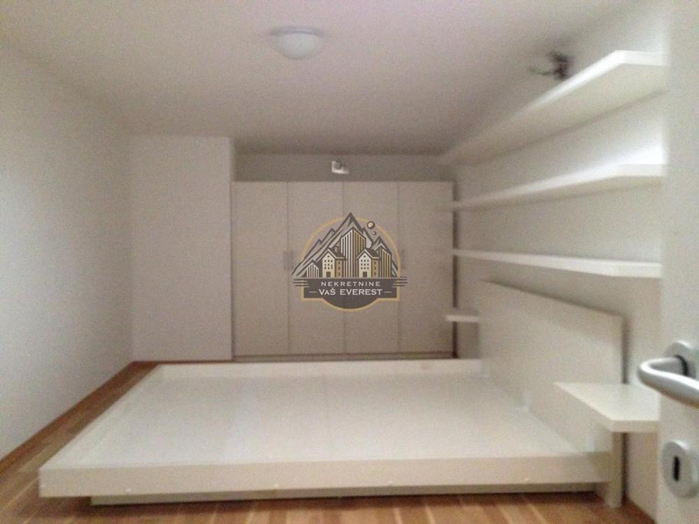 Stan na prodaju u Beogradu, Bulbulder, trosoban, 42m2, cena 180000 evra