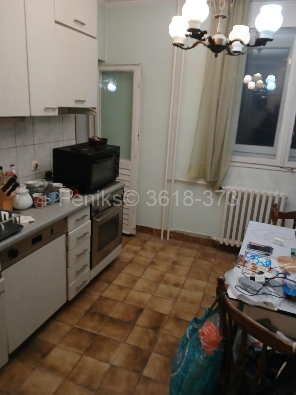 Stan na prodaju u Beogradu, Cvetkova pijaca, troiposoban, 89m2, cena 330000 evra
