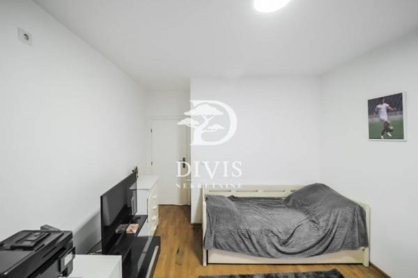 Stan na prodaju u Beogradu, Đeram pijaca, trosoban, 85m2, cena 389000 evra
