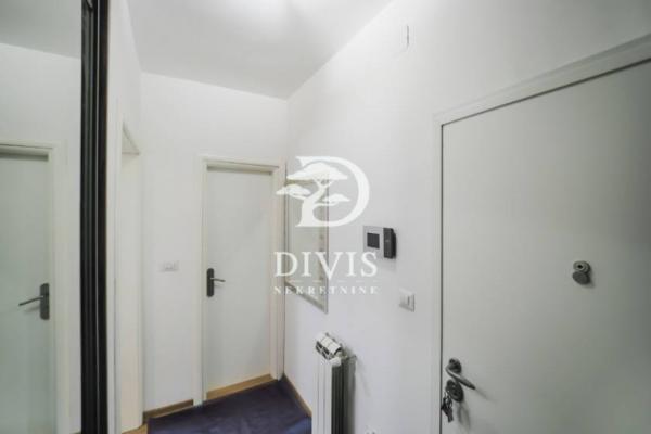 Stan na prodaju u Beogradu, Đeram pijaca, trosoban, 85m2, cena 389000 evra