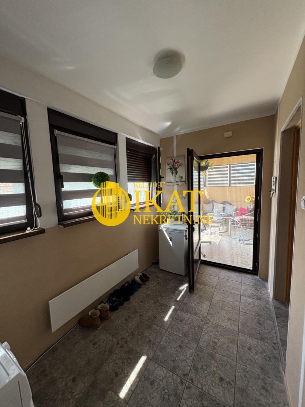 Stan na prodaju u Beogradu, Voždovac, troiposoban, 80m2, cena 273000 evra