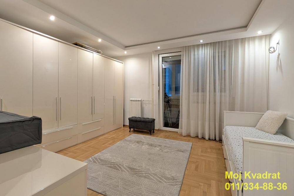 Stan na prodaju u Beogradu, Cvetni trg, trosoban, 96m2, cena 520000 evra