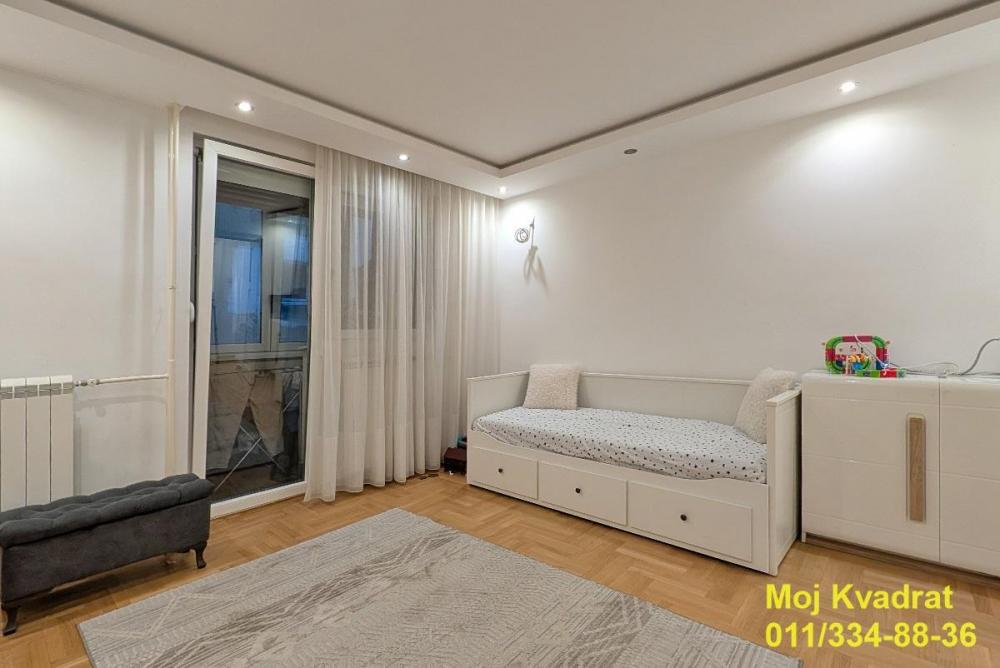 Stan na prodaju u Beogradu, Cvetni trg, trosoban, 96m2, cena 520000 evra