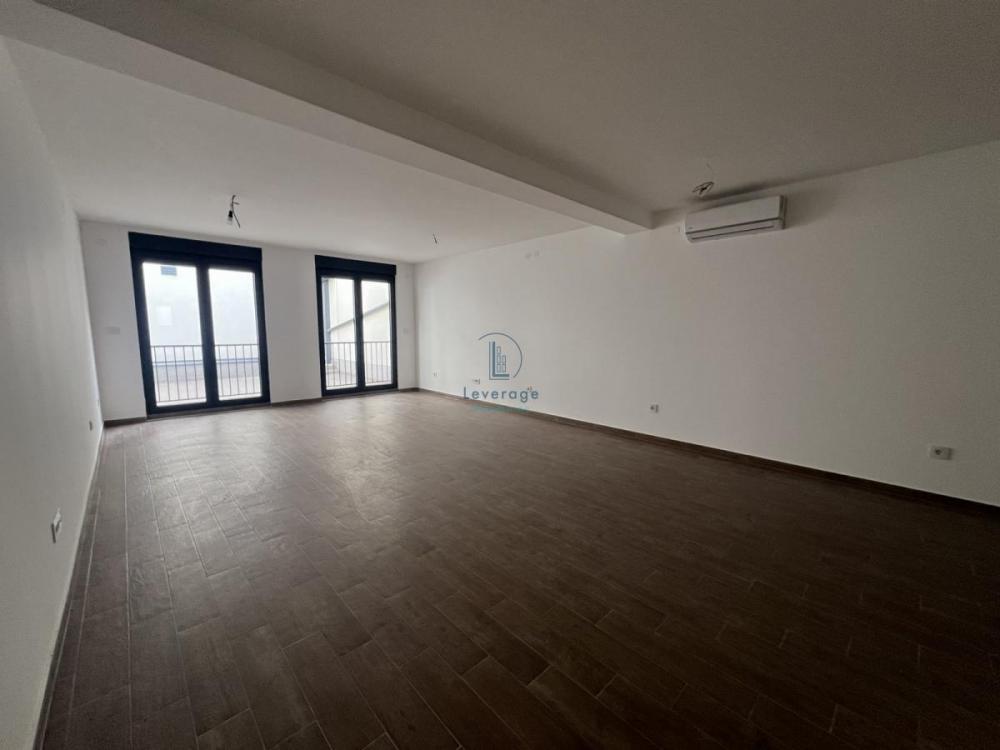 Stan na prodaju u Beogradu, Zemun, jednosoban, 49m2, cena 153853 evra