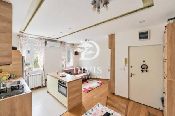 Stan na prodaju u Beogradu, Lion, dvoiposoban, 57m2, cena 282000 evra