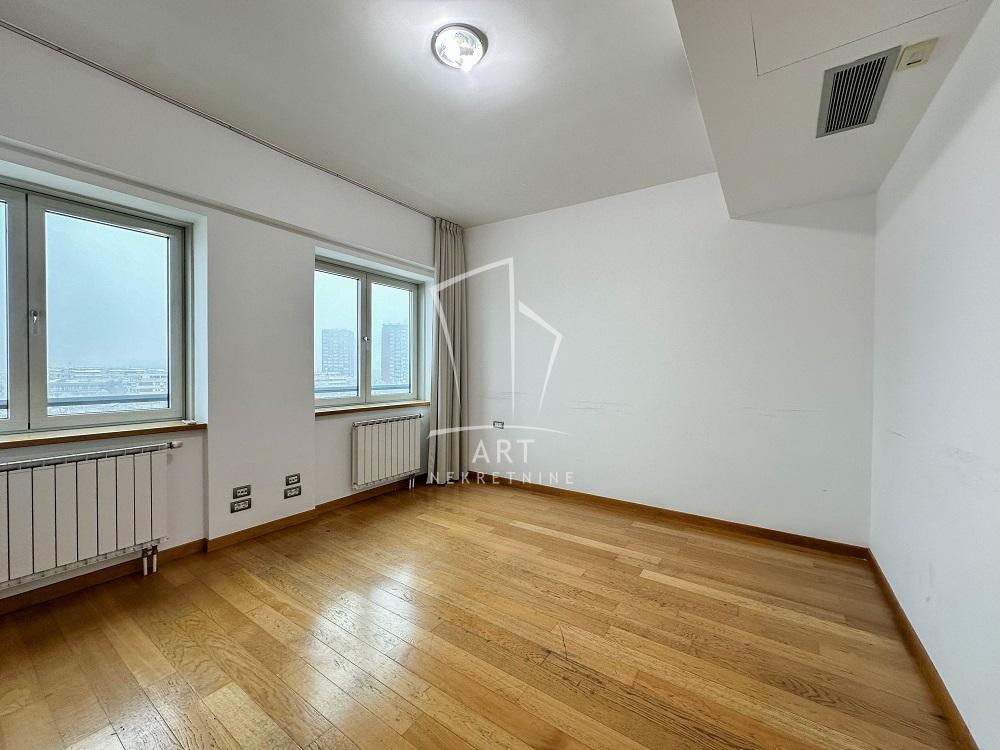 Stan na prodaju u Beogradu, Novi Beograd, cetvorosoban, 170m2, cena 850000 evra