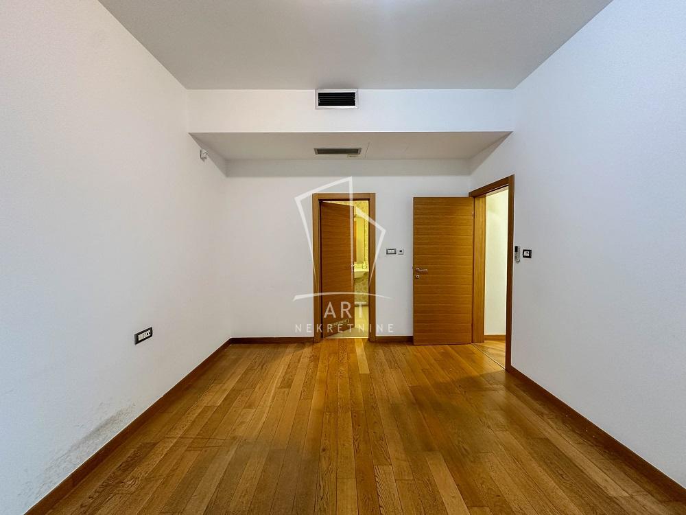 Stan na prodaju u Beogradu, Novi Beograd, cetvorosoban, 170m2, cena 850000 evra