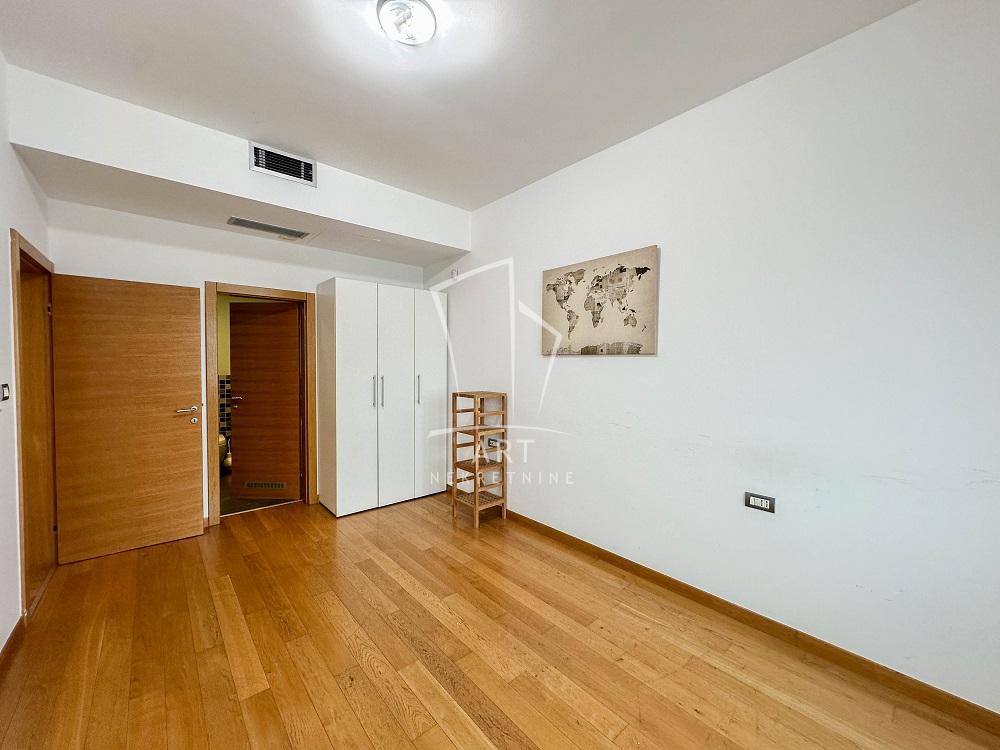 Stan na prodaju u Beogradu, Novi Beograd, cetvorosoban, 170m2, cena 850000 evra