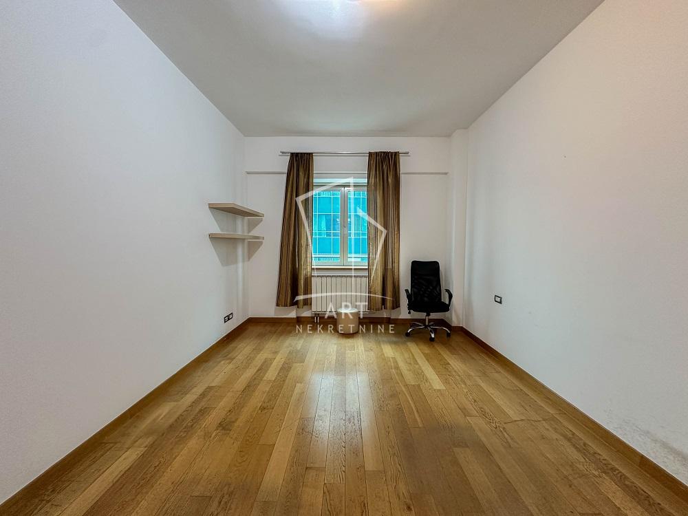 Stan na prodaju u Beogradu, Novi Beograd, cetvorosoban, 170m2, cena 850000 evra