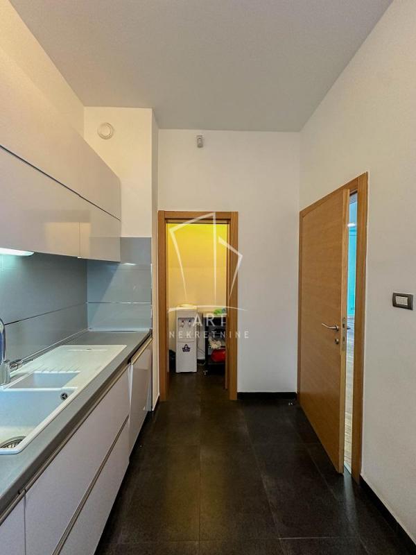 Stan na prodaju u Beogradu, Novi Beograd, cetvorosoban, 170m2, cena 850000 evra