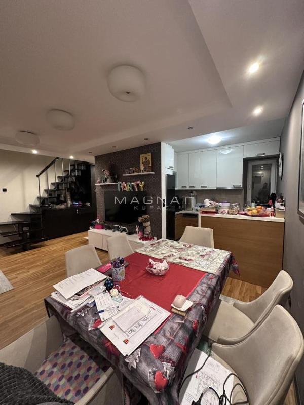 Stan na prodaju u Beogradu, Činovnička kolonija, trosoban, 81m2, cena 235000 evra