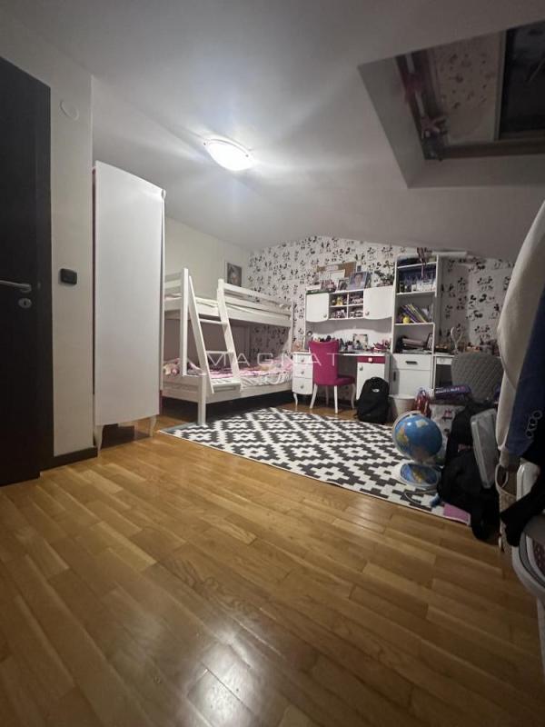 Stan na prodaju u Beogradu, Činovnička kolonija, trosoban, 81m2, cena 235000 evra