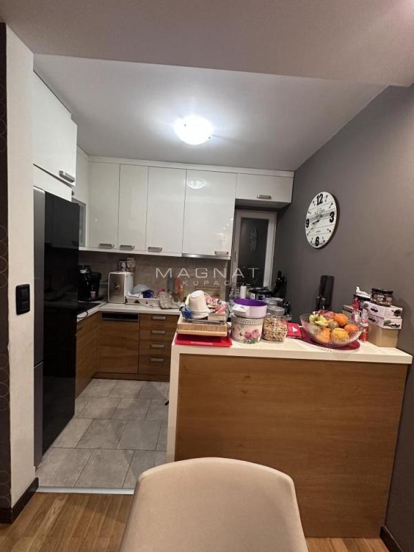 Stan na prodaju u Beogradu, Činovnička kolonija, trosoban, 81m2, cena 235000 evra