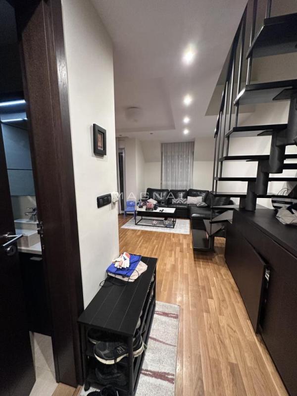 Stan na prodaju u Beogradu, Činovnička kolonija, trosoban, 81m2, cena 235000 evra