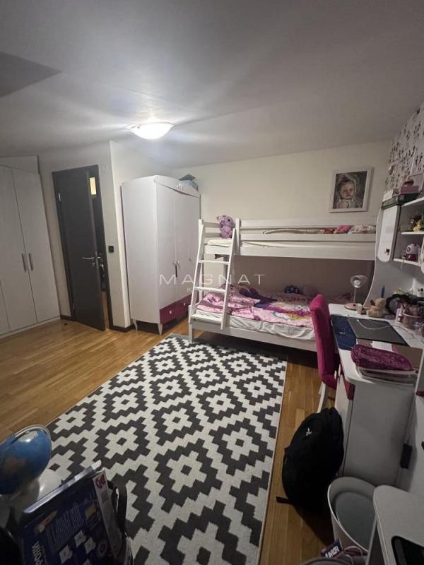 Stan na prodaju u Beogradu, Činovnička kolonija, trosoban, 81m2, cena 235000 evra