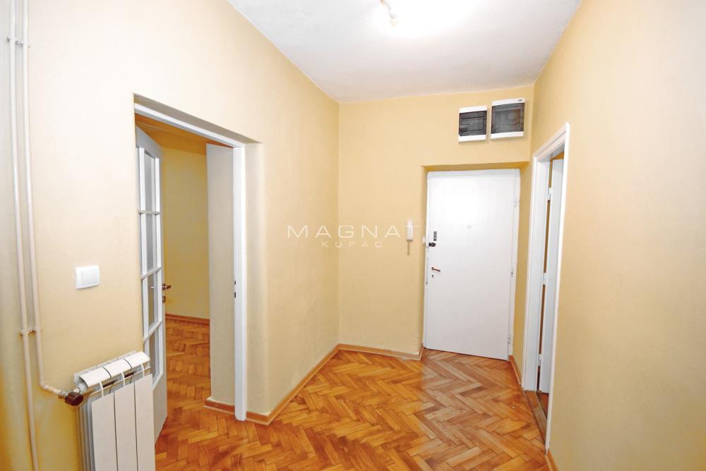 Stan na prodaju u Beogradu, Stari grad, trosoban, 77m2, cena 315000 evra