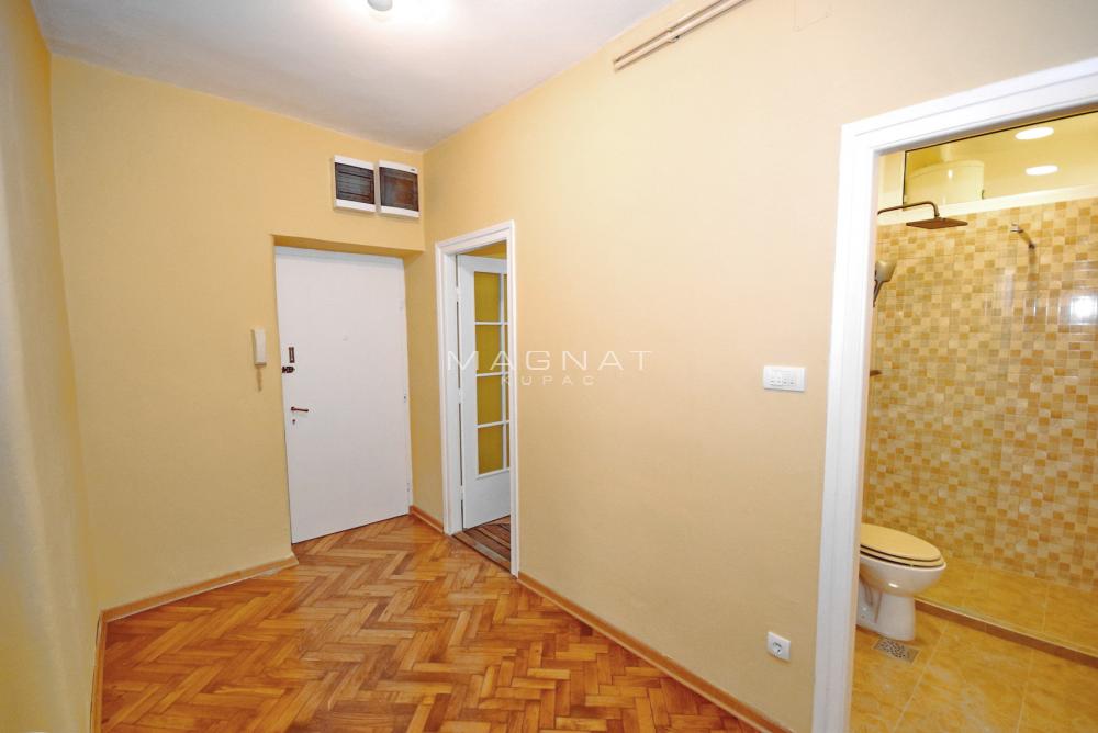 Stan na prodaju u Beogradu, Stari grad, trosoban, 77m2, cena 315000 evra