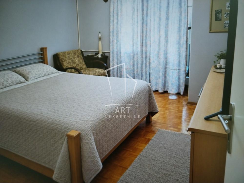 Stan na prodaju u Beogradu, Novi Beograd, dvoiposoban, 74m2, cena 229500 evra