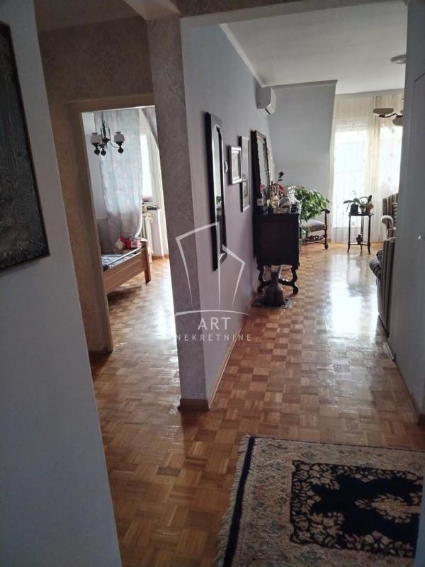 Stan na prodaju u Beogradu, Novi Beograd, dvoiposoban, 74m2, cena 229500 evra