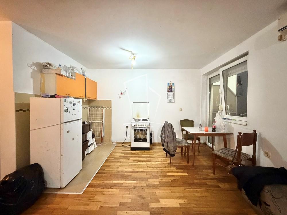 Stan na prodaju u Beogradu, Kaluđerica, jednoiposoban, 45m2, cena 90000 evra