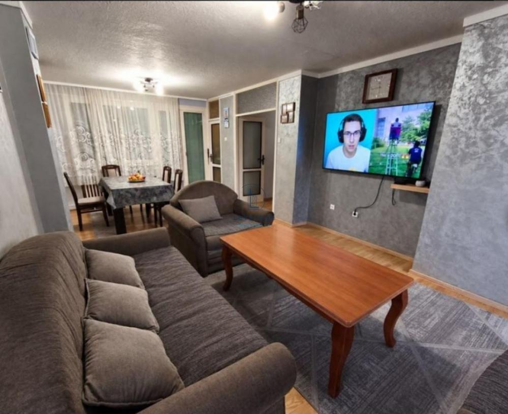 Stan na prodaju u Beogradu, Novi Beograd blok 62, dvoiposoban, 75m2, cena 215000 evra