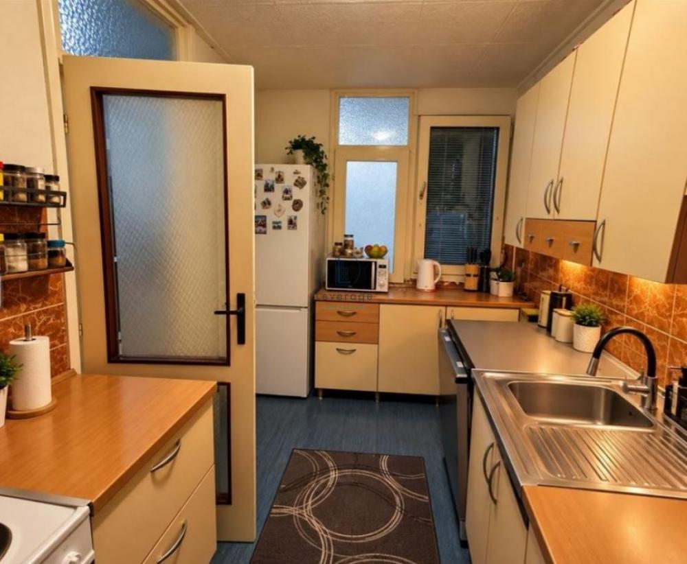 Stan na prodaju u Beogradu, Novi Beograd blok 62, dvoiposoban, 75m2, cena 215000 evra
