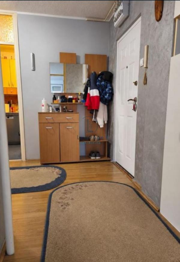 Stan na prodaju u Beogradu, Novi Beograd blok 62, dvoiposoban, 75m2, cena 215000 evra