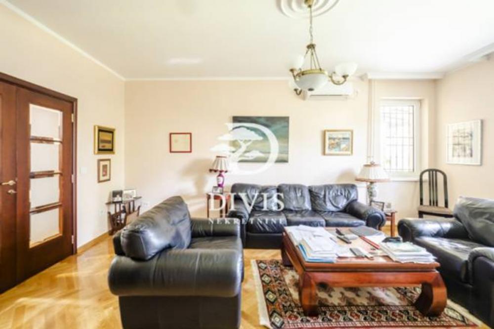 Stan na prodaju u Beogradu, Dedinje, trosoban, 98m2, cena 385000 evra