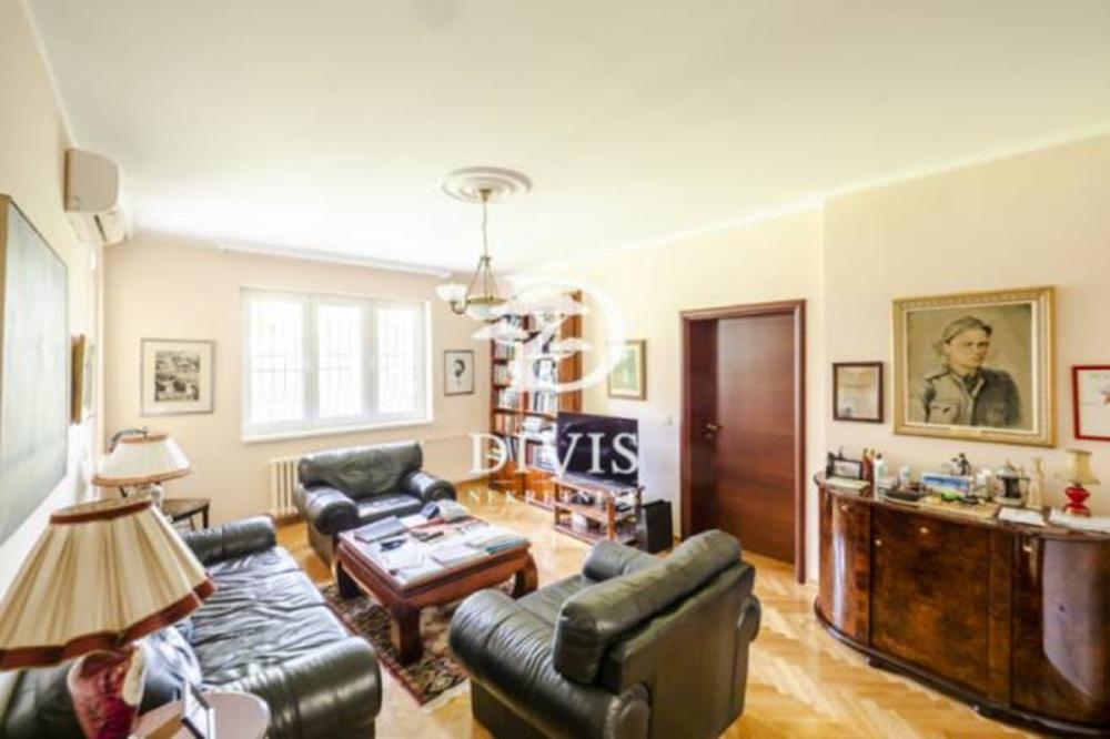 Stan na prodaju u Beogradu, Dedinje, trosoban, 98m2, cena 385000 evra