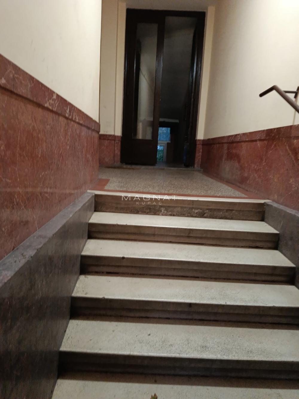 Stan na prodaju u Beogradu, Vukov spomenik, dvoiposoban, 50m2, cena 194000 evra