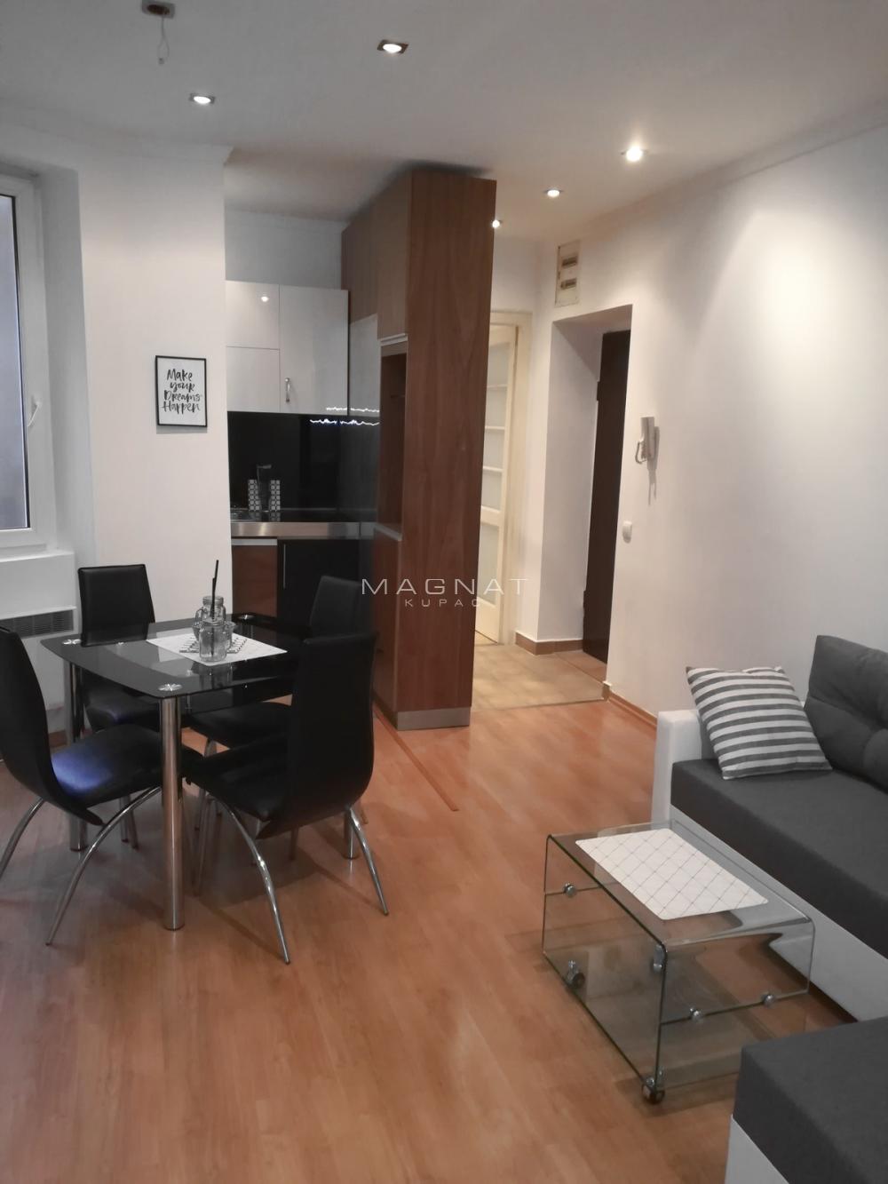 Stan na prodaju u Beogradu, Vukov spomenik, dvoiposoban, 50m2, cena 194000 evra