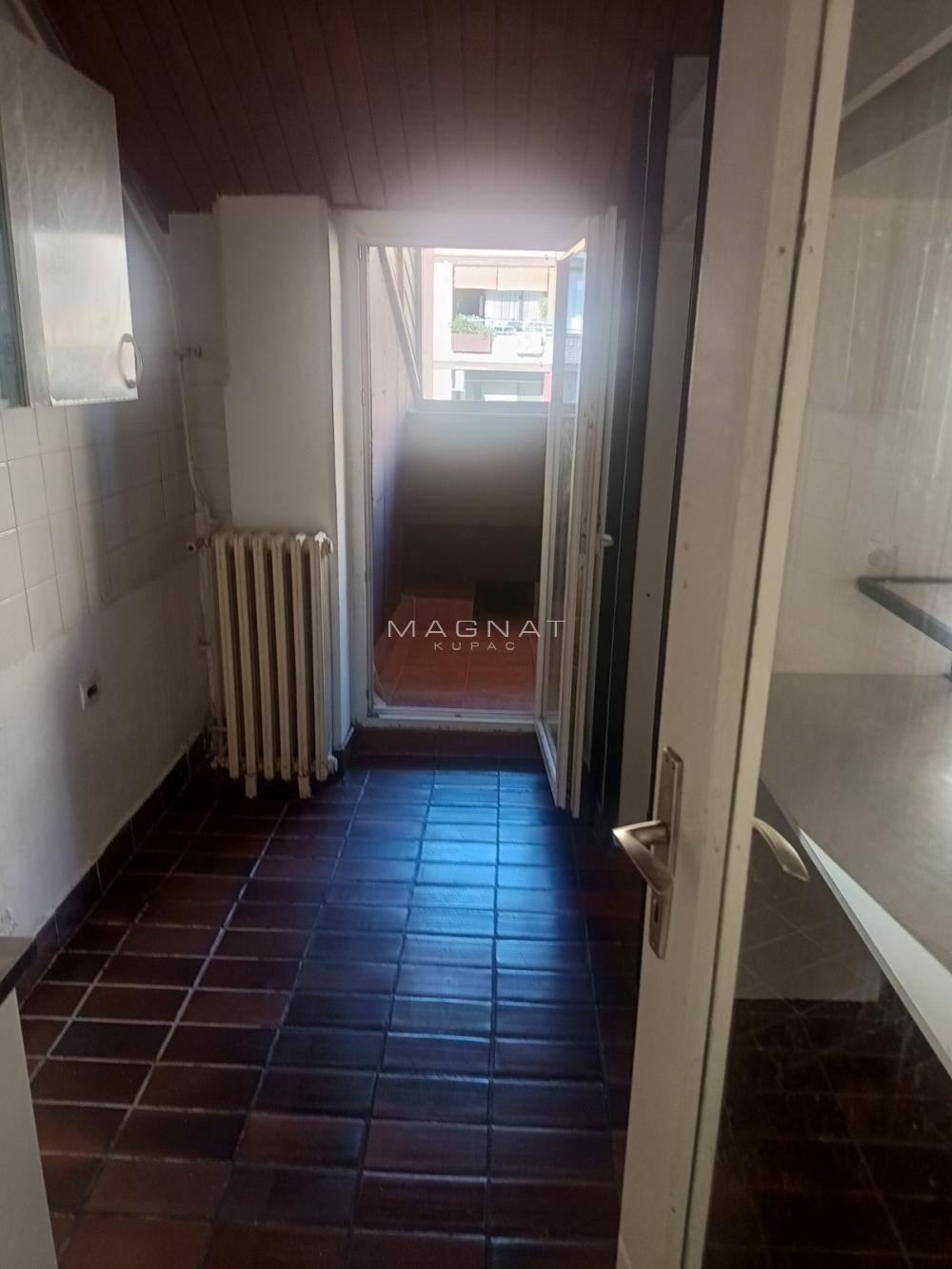 Stan na prodaju u Beogradu, Čukarica, jednoiposoban, 50m2, cena 165000 evra