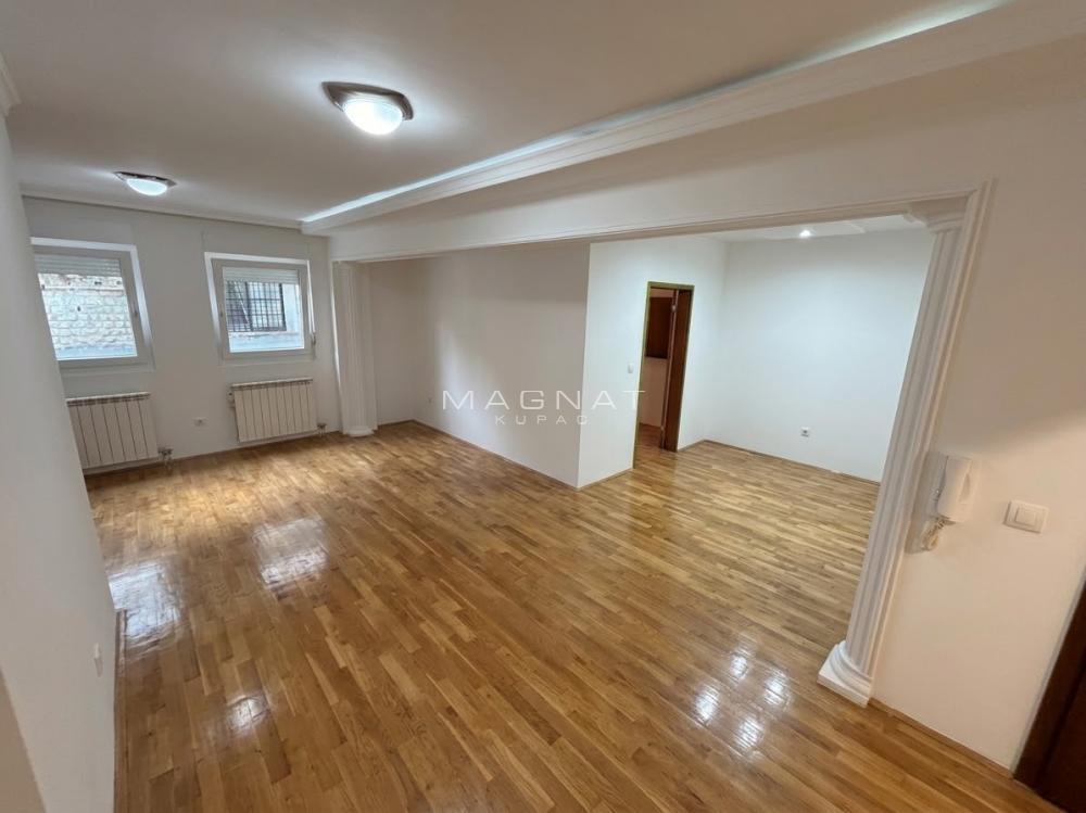 Stan na prodaju u Beogradu, Činovnička kolonija, dvoiposoban, 62m2, cena 199000 evra