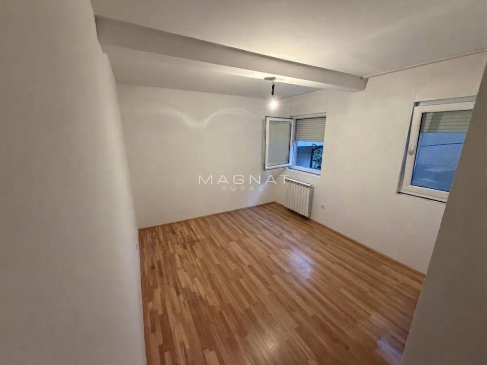 Stan na prodaju u Beogradu, Činovnička kolonija, dvoiposoban, 62m2, cena 199000 evra