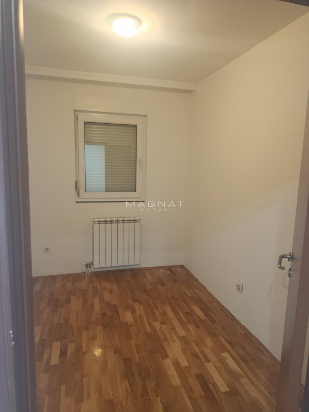 Stan na prodaju u Beogradu, Činovnička kolonija, dvoiposoban, 62m2, cena 199000 evra