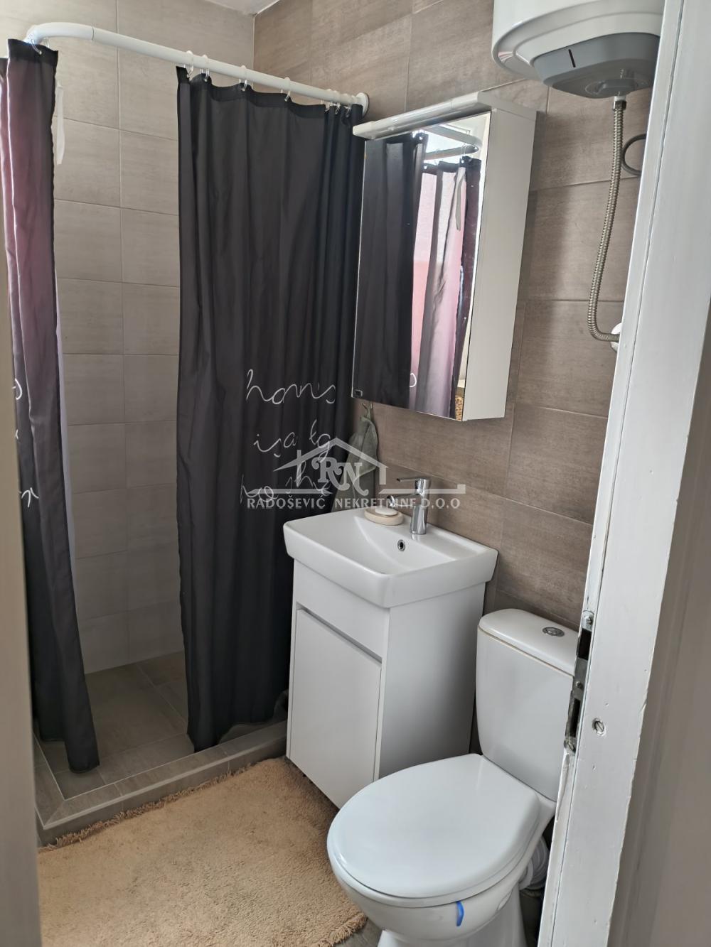 Stan na prodaju u Beogradu, Zemun, trosoban, 85m2, cena 157000 evra