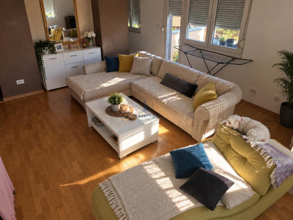 Stan na prodaju u Beogradu, Karaburma, trosoban, 76m2, cena 179000 evra