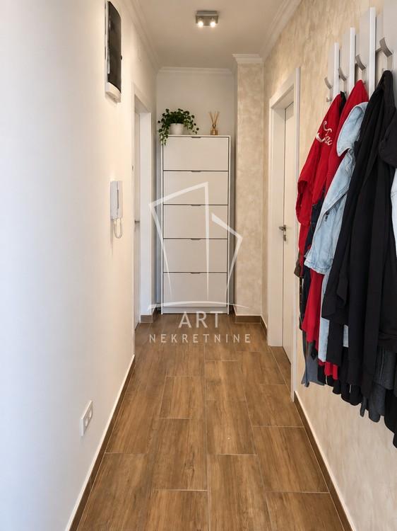 Stan na prodaju u Beogradu, Karaburma, trosoban, 45m2, cena 179000 evra
