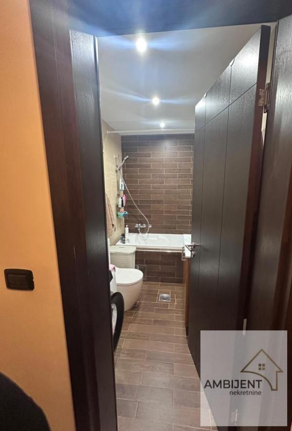 Stan na prodaju u Beogradu, Voždovac, trosoban, 80m2, cena 235000 evra