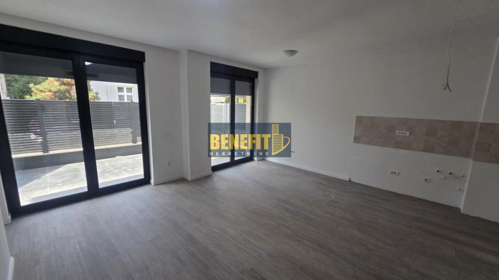 Stan na prodaju u Beogradu, Voždovac, trosoban, 71m2, cena 385000 evra