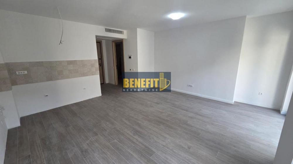 Stan na prodaju u Beogradu, Voždovac, trosoban, 71m2, cena 385000 evra