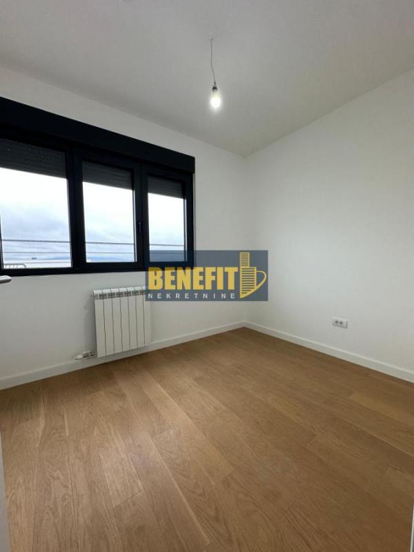 Stan na prodaju u Beogradu, Cerak, troiposoban, 88m2, cena 266000 evra